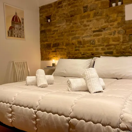 Ponte Vecchio Renaissance Apartment *